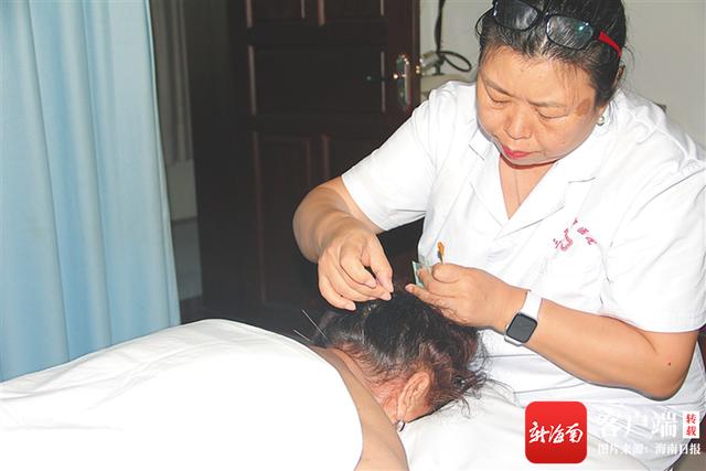 海南中医药大学，北京中医药大学在海南招生人数、录取分数线、位次[2022招生计划]（海南三位名中医的故事）