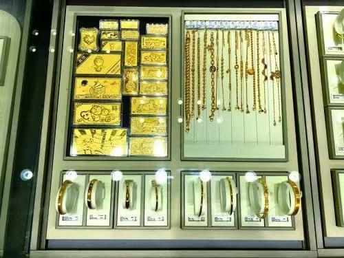 金价最高的时候是多少钱一克，2022金价最高的时候是多少钱一克（国际金价创下近十个月新低）