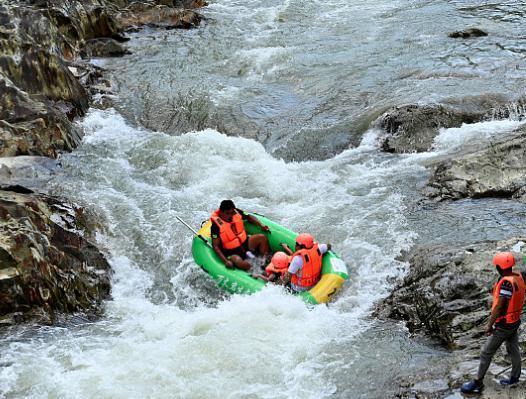 适合夏天玩的户外活动，适合夏天玩的户外活动幼儿园玩水的（水上桨板、户外溯溪…玩水玩出新花样）