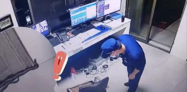 闯雨的特点，楼道内惊现“白素贞”（闯雨的特点是什么?结合文章）