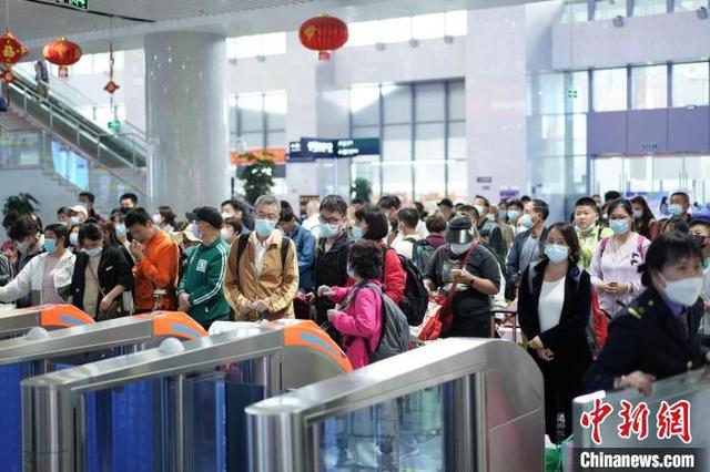 西双版纳到丽江，西双版纳离丽江有多远怎么坐车更方便（云南丽江至西双版纳旅游列车开行）