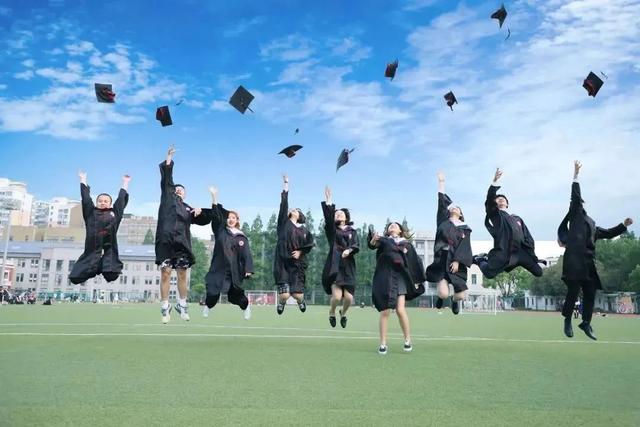 上海财经大学地址，上海财经大学地址属于哪个区（官微带你看上财）