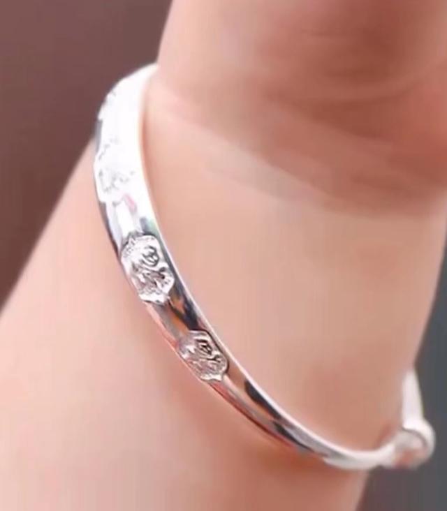 古代银针试毒有没有科学依据,为什么，银针试毒在今天仍适用吗（1岁宝宝银镯变色意外发现汞中毒）