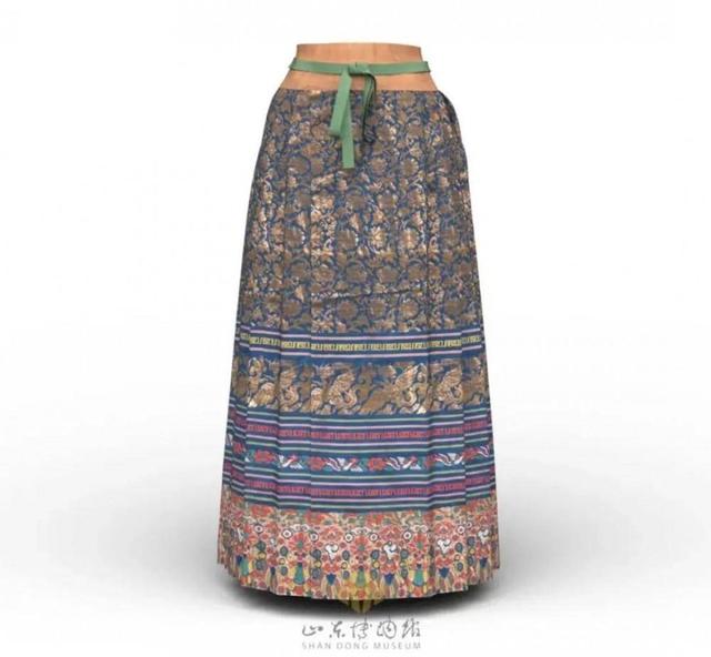 迪奥护肤品怎么样，迪奥化妆品适合年龄（迪奥“马面裙”海外再发酵）