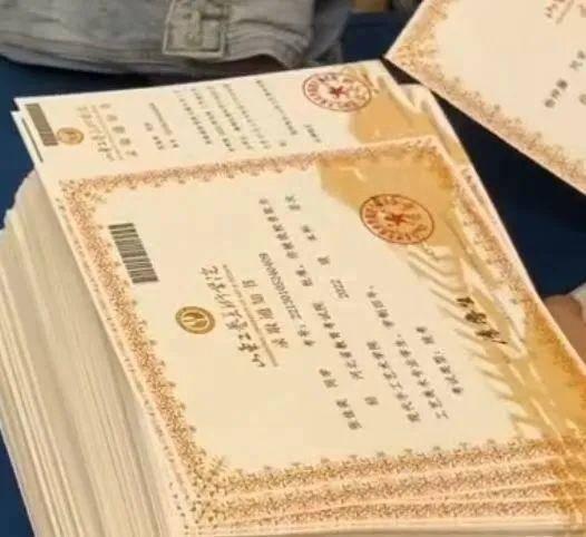 山东工艺美术学院，山东工艺美术学院专业有哪些（山东工艺美术学院2022年录取通知书惊艳亮相）