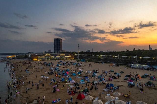 夜游金山城市沙滩的N种方式！带你领略沙滩夜生活