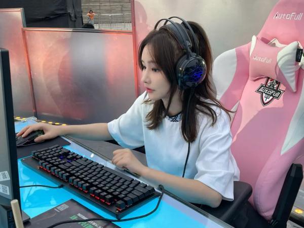 游戏主播一个月能赚多少钱，当游戏主播一月能赚多少钱（游戏主播真有那么美好）