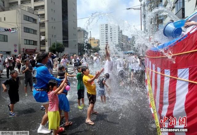 氛围是什么意思，家庭氛围是什么意思（“夏日祭”为何惹众怒）