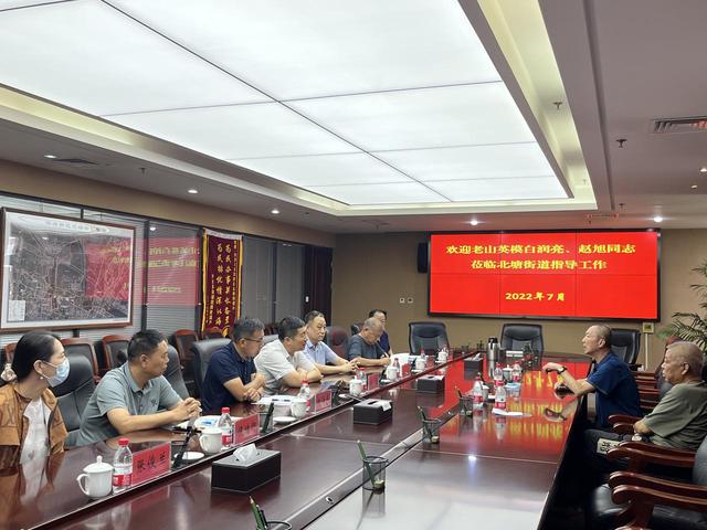 老山精神的内涵是，老山精神的认识与理解（来北塘街道听老山英雄讲战斗故事）