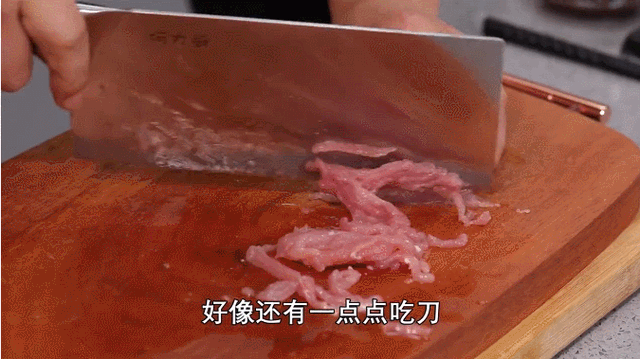 实木砧板材质有哪些，适合砧板的是哪种实木（木质、竹制、塑料菜板...到底哪种材质好）