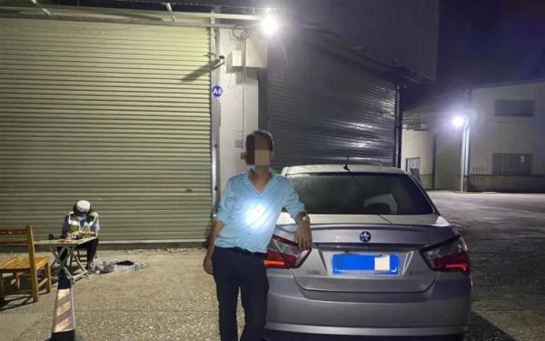 什么什么什么地，什么什么什么地的成语（酒驾男子藏进玉米地：没跑）