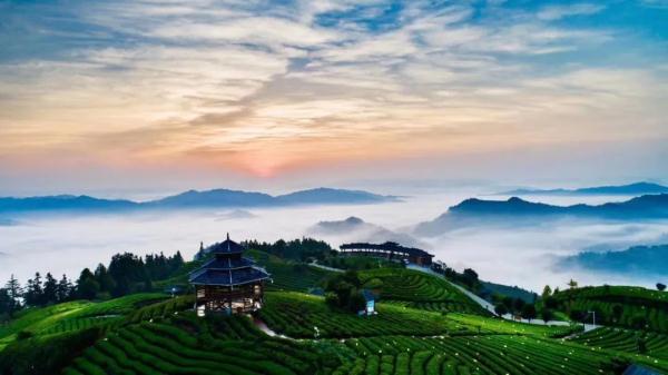 窗外风景  朋友圈背景，窗外风景独好下一句（坐火车穿越村落，窗景超治愈图片）