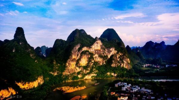 窗外风景  朋友圈背景，窗外风景独好下一句（坐火车穿越村落，窗景超治愈图片）