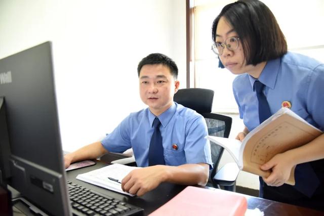 中国海军陆战队之歌，海军陆战队之歌原唱（湖南省检察机关军转干部的“八一”底色）