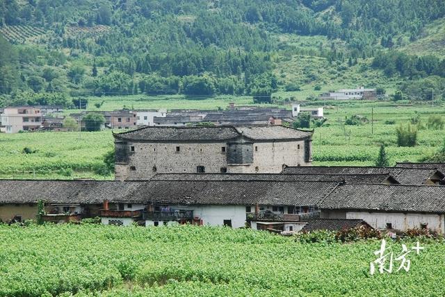 关于坐围和臀围的区别是什么，坐围和臀围有什么区别（始兴县新增一处省文物保护单位）