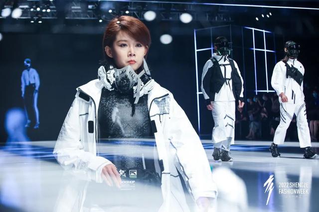 中国十大服装设计师，中国服装设计师排名前十（2022江苏省十佳服装设计师揭晓）