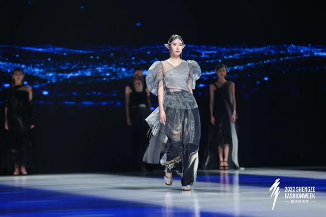 中国十大服装设计师，中国服装设计师排名前十（2022江苏省十佳服装设计师揭晓）