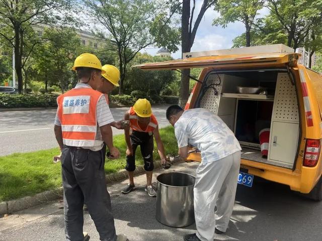 夏日送清凉活动，夏日送清凉活动文案（夏日送清凉！他们在行动……）