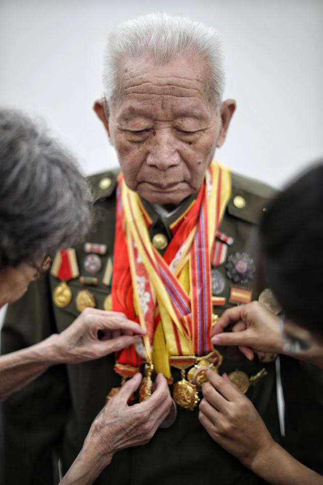 梦见收拾衣服，女人梦见收拾衣服（战场上的“伤员保姆”）