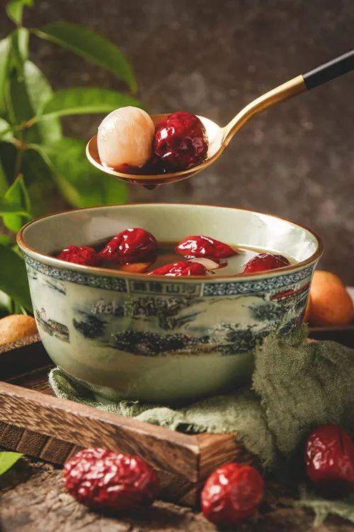 桂圆与龙眼的区别，桂圆与龙眼区别（荔枝才过，龙眼又熟）