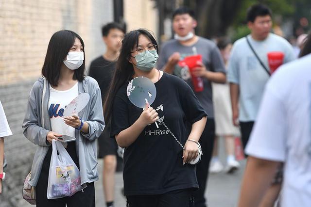 南锣鼓巷有什么好玩的，北京南锣鼓巷游玩攻略（南锣鼓巷迎来暑期游高峰）