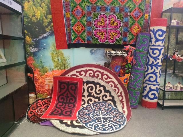 新疆有哪些地区，中西部地区有哪些（组图 ， 新疆十四地州非遗美）