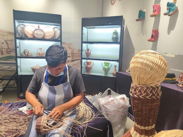 新疆有哪些地区，中西部地区有哪些（组图 ， 新疆十四地州非遗美）