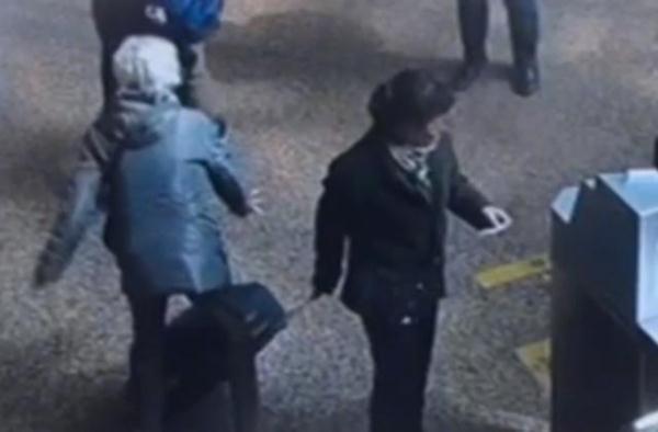 别让我看见老太太告三个儿子是哪集，别让我看见老奶奶告儿子是多少集（老人被行李箱绊倒后去世）