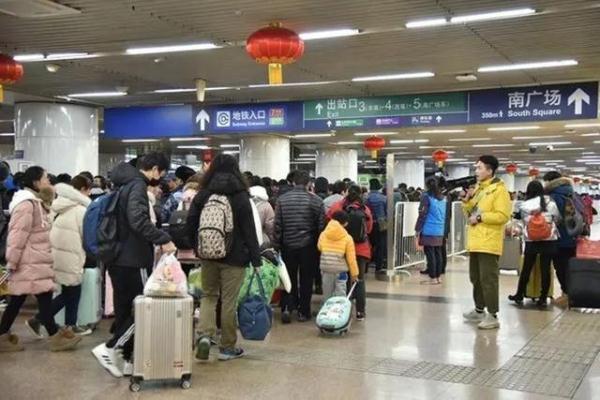 别让我看见老太太告三个儿子是哪集，别让我看见老奶奶告儿子是多少集（老人被行李箱绊倒后去世）