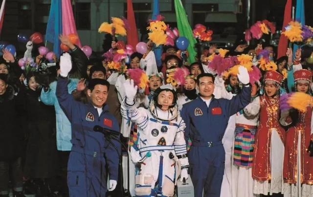 58年属什么今年多大，1958年属啥多少岁（生肖属狗的年份狗属相年份表）