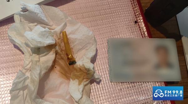 高铁上可以抽烟吗，火车上可以抽烟吗（一男子在高铁上吸烟被行拘）