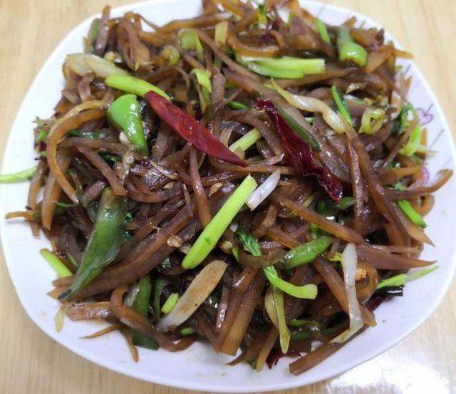 辣菜疙瘩各种吃法，辣菜疙瘩的吃法（咸菜疙瘩相伴的幸福时光）