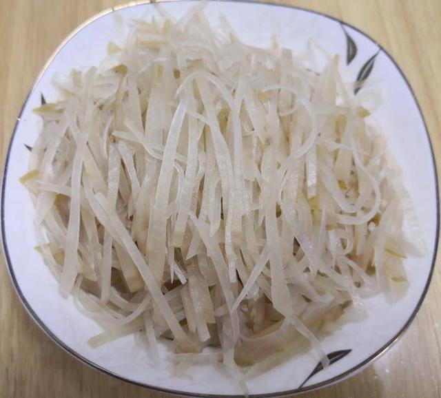 辣菜疙瘩各种吃法，辣菜疙瘩的吃法（咸菜疙瘩相伴的幸福时光）