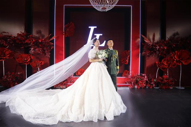 敬礼是左手还是右手，敬军礼是左手还是右手（军嫂，来听听军人的七夕告白）