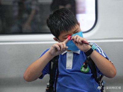 口罩正反面怎么区分，一次性外科口罩正反面如何区分（快来学习正确的佩戴方式）