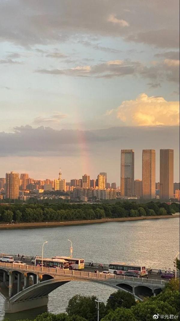 天空白云，天空白云的图片（长沙天空惊现漫画云）