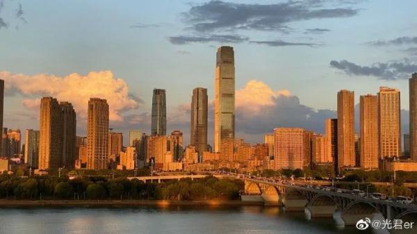 天空白云，天空白云的图片（长沙天空惊现漫画云）