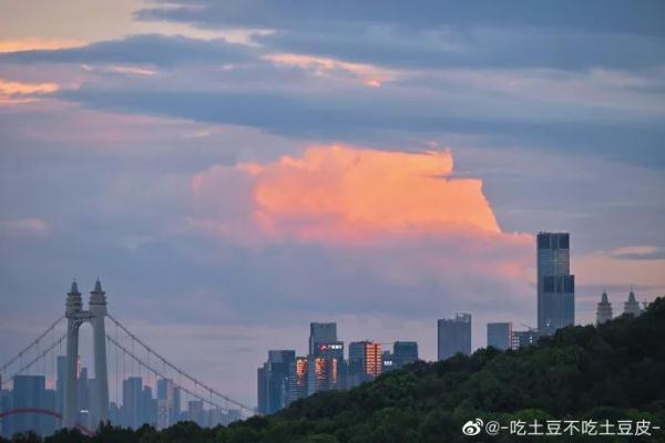 天空白云，天空白云的图片（长沙天空惊现漫画云）