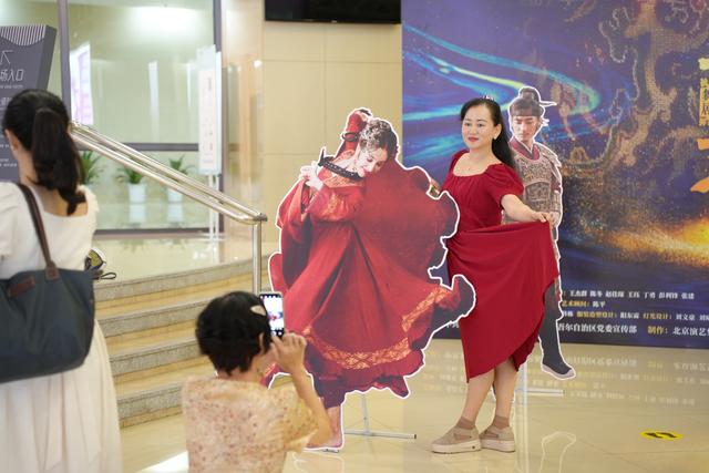 五星大饭店片头曲，八十年代最经典的电视剧有哪些（结尾处新加《生生不息》舞段）