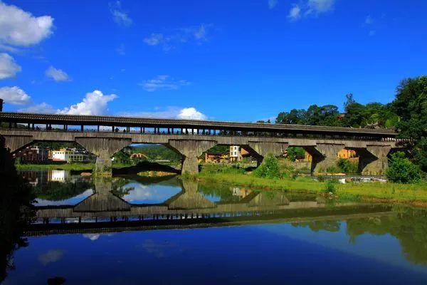 上面三个火下面一个木怎么读，三个火一个木念什么（全国现存最长木拱廊桥起火）