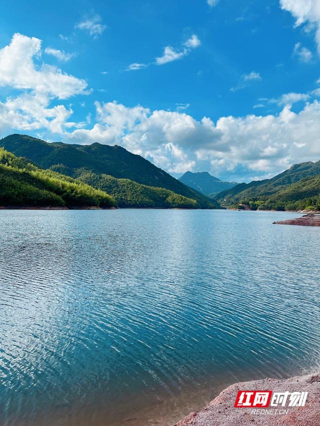 几张好看的天空带字图，好看的图片星空带字（你有没有参加“朋友圈晒云朵大赛”）