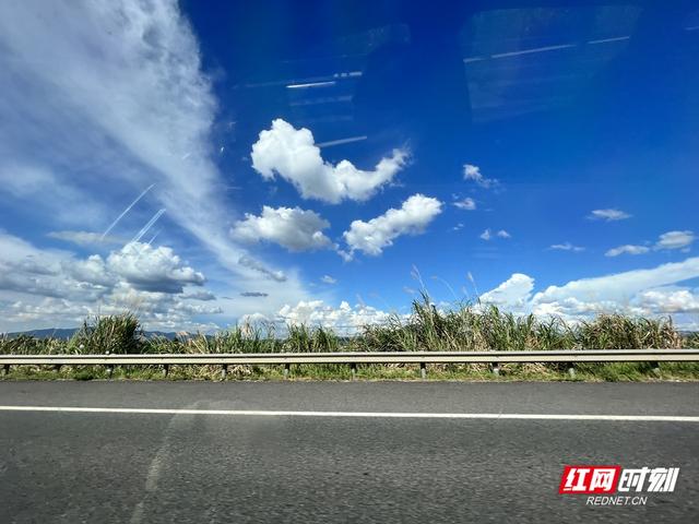 几张好看的天空带字图，好看的图片星空带字（你有没有参加“朋友圈晒云朵大赛”）