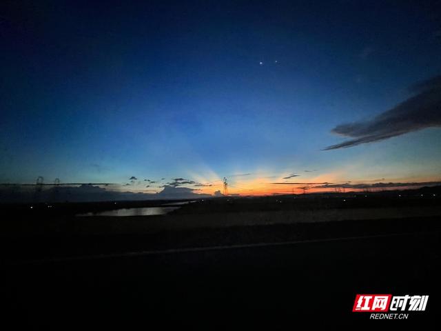 几张好看的天空带字图，好看的图片星空带字（你有没有参加“朋友圈晒云朵大赛”）