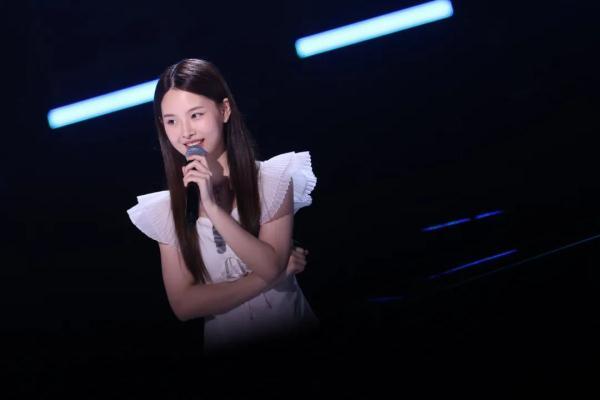 中国好声音最新一期，那英说对不起周深是哪一期（《2022中国好声音》首播开唱引热议）