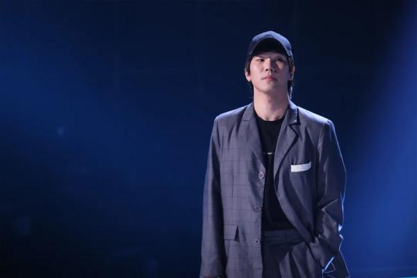 中国好声音最新一期，那英说对不起周深是哪一期（《2022中国好声音》首播开唱引热议）