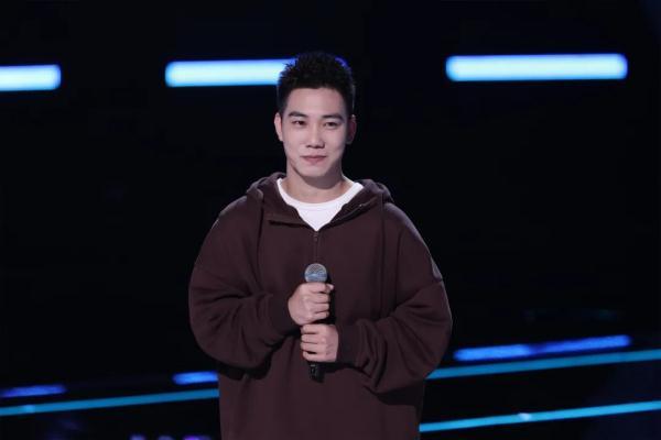 中国好声音最新一期，那英说对不起周深是哪一期（《2022中国好声音》首播开唱引热议）