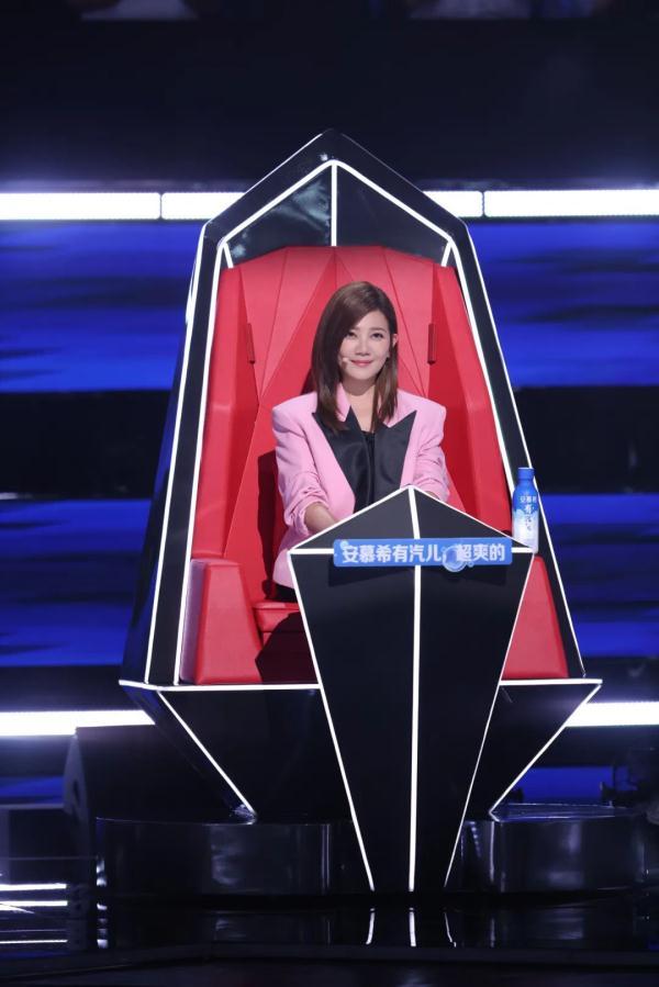 中国好声音最新一期，那英说对不起周深是哪一期（《2022中国好声音》首播开唱引热议）