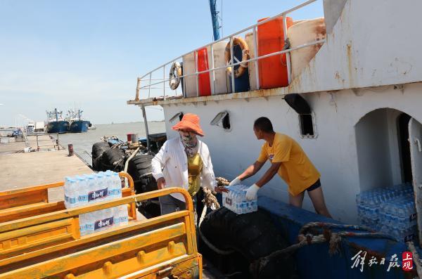 请问上海最大的海鲜市场位于哪里，请问上海最大的海鲜市场位于哪里呢（长兴横沙渔港可现场交易）