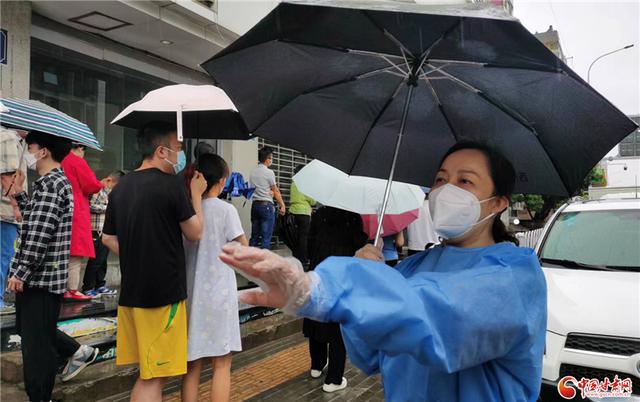 新冠疫情的抗疫剧在一起剧情，新冠疫情的连续剧（携手同心战疫情——下沉社区“夫妻档”志愿者的抗“疫”故事）