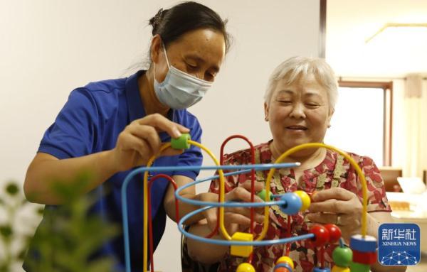 居家护理的服务内容有哪些，居家护理的服务内容有哪些方面（居家护理提高老人生活质量）